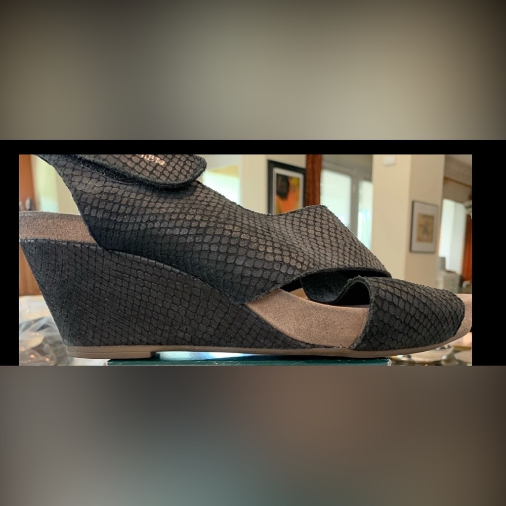 Black woven Mephisto sandal 2 1/2” wedgies size 42